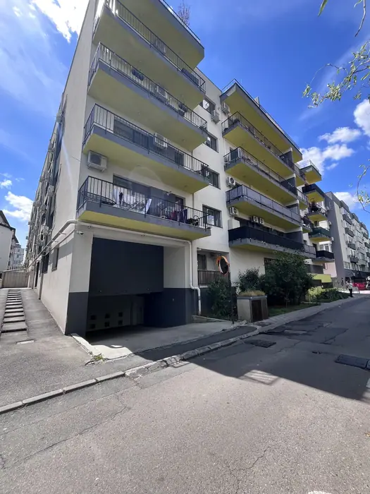 Intrarea în parcarea subterană, Dristor Apartments