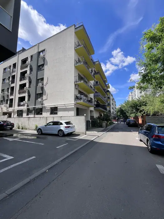 Strada din fața blocului Dristor Apartments din Dristor