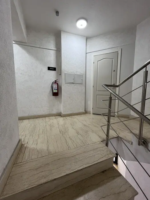 Casa scării cu balustradă inox, Dristor Apartments